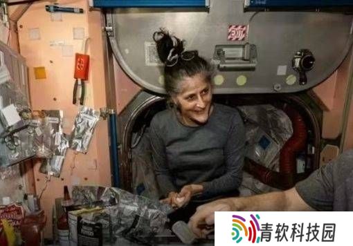 “猎鹰9”发射遇阻，空间站宇航员归期何时定？