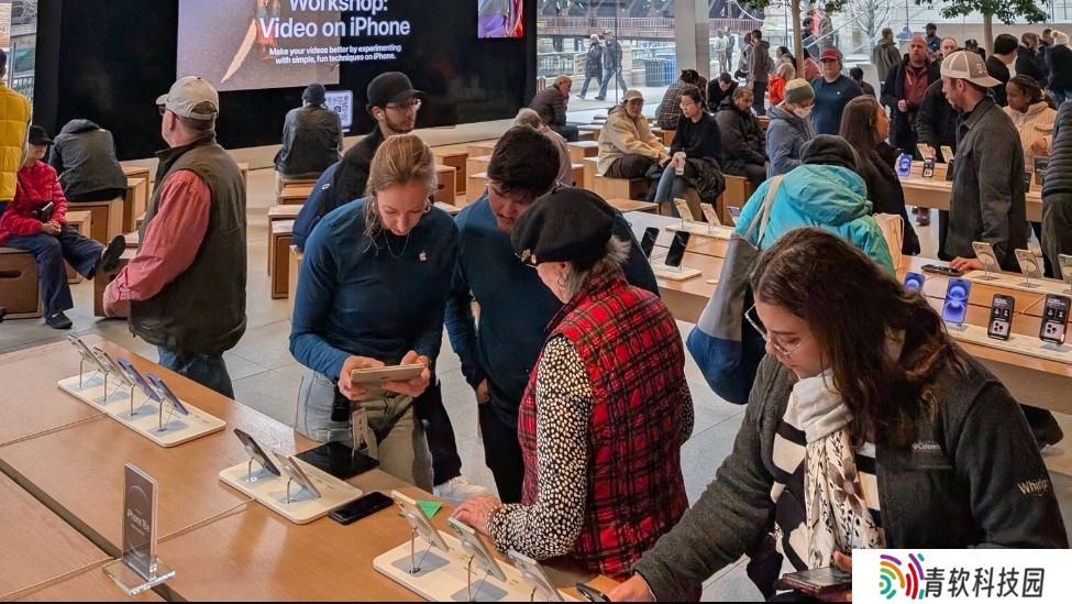 关税阴影下美国人恐慌性抢购 iPhone，苹果周末销售额远高于往年同期