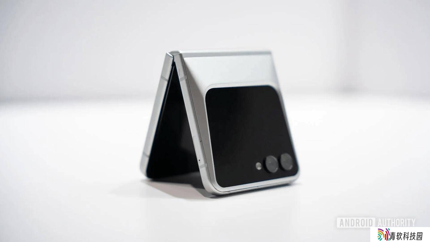 三星展出Polygon Foldable概念机，金属棱角设计酷似特斯拉Cybertruck！