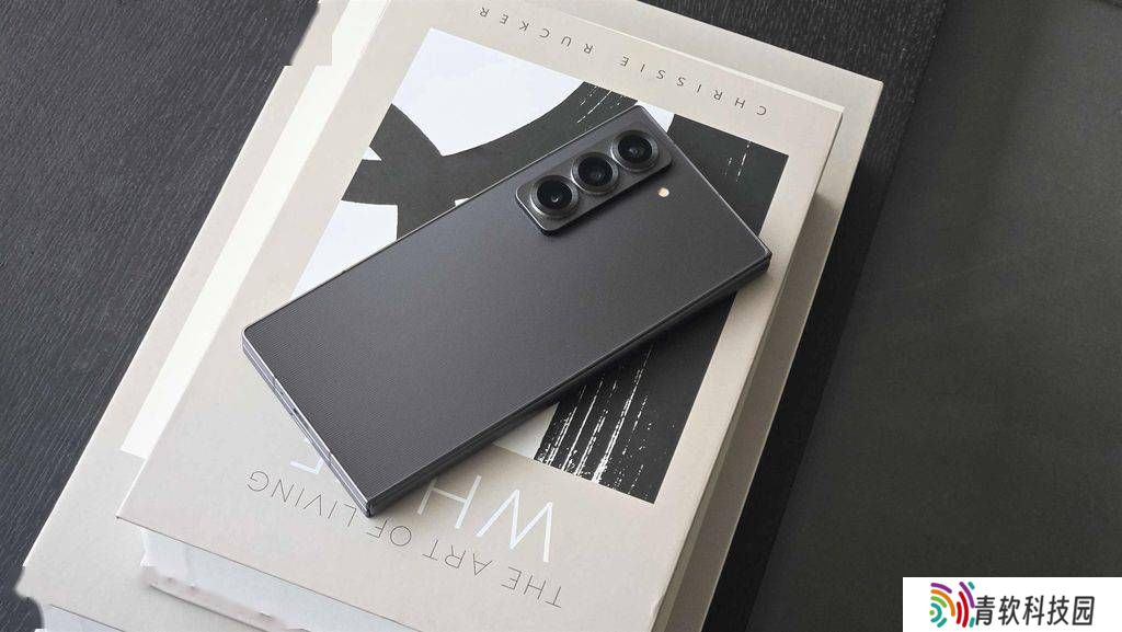 三星Galaxy Z Fold7曝将采用钛背板，轻薄设计再升级！