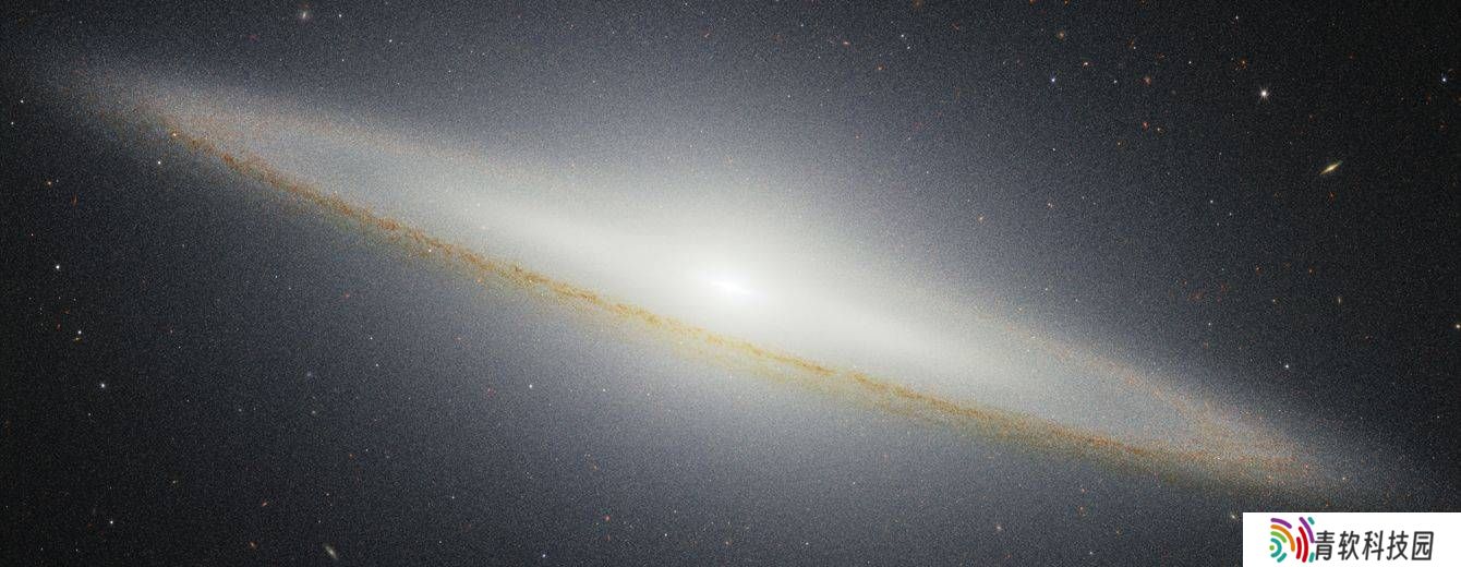 草帽星系近红外探秘：尘埃隐退，恒星璀璨亮相