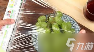保鲜膜包裹的食物能放进微波炉加热吗