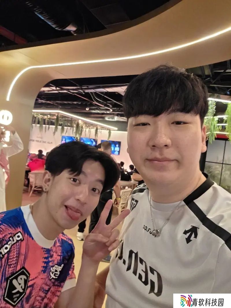 合影集邮顺便打比赛？t3xture更新与大佛等不同战队选手合照