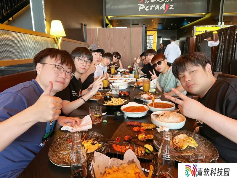 TEC发布队伍聚餐照：敬完这段旅程，第二赛段继续开干