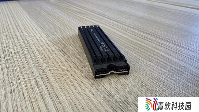 英睿达发布 14.9 GB/s 的 T710 固态硬盘与 8TB 容量 X10 便携式 SSD