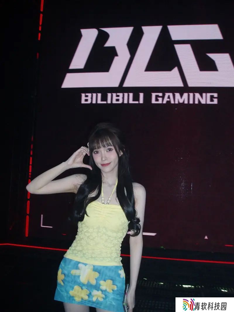 主持麦麦晒照：瞄准之神吗？有点意思，他们都这么叫我