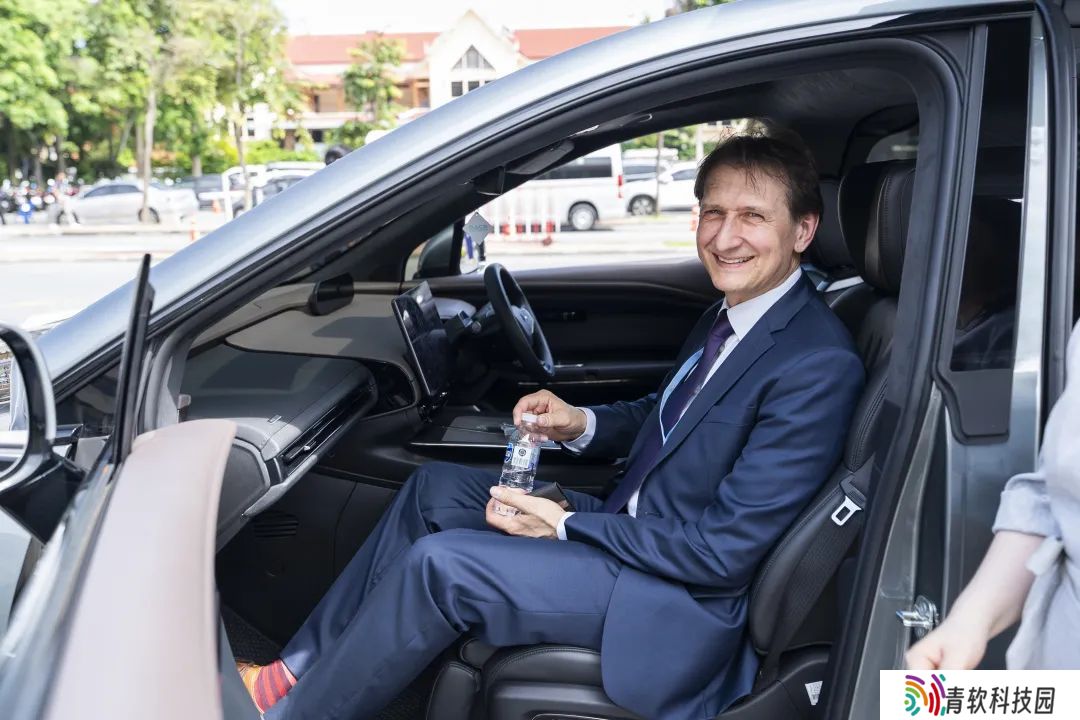 “泰国行动”提速：广汽旗下高端车型 M8 PHEV、HYPTEC HT 亮相联合国道路安全周活动