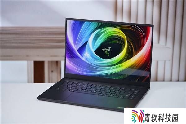 雷蛇灵刃16游戏本新品亮相：轻薄设计搭载RTX 50系列显卡，性能如何？