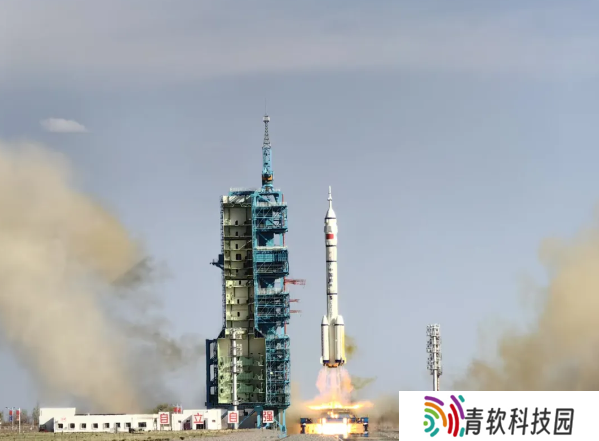 神舟二十号载人飞船与空间站组合体完成自主快速交会对接